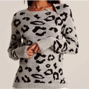 Abercrombie & Fitch Gray and Black Animal Print Sweater